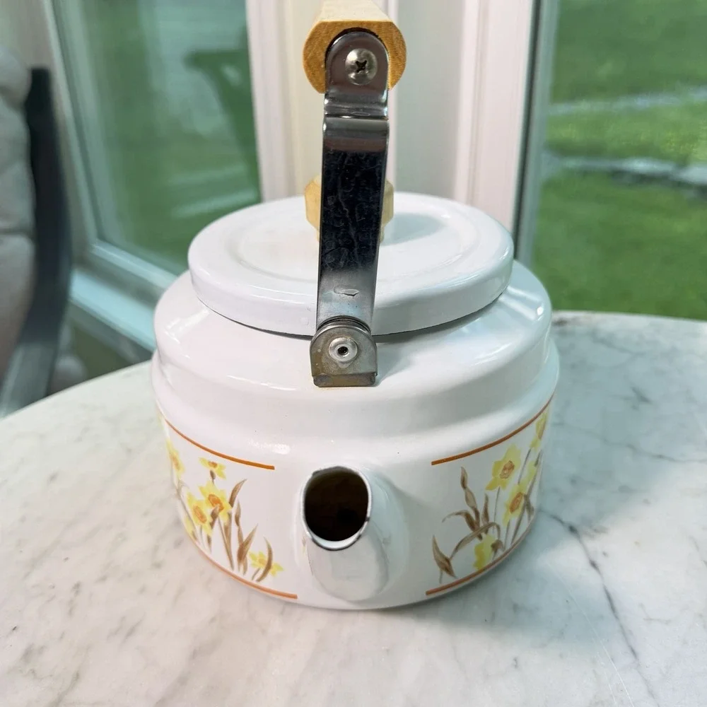 Vtg Gailstyn Sutton Felicity Enamel Tea Kettle Yellow Daffodil Wooden Handle 80s